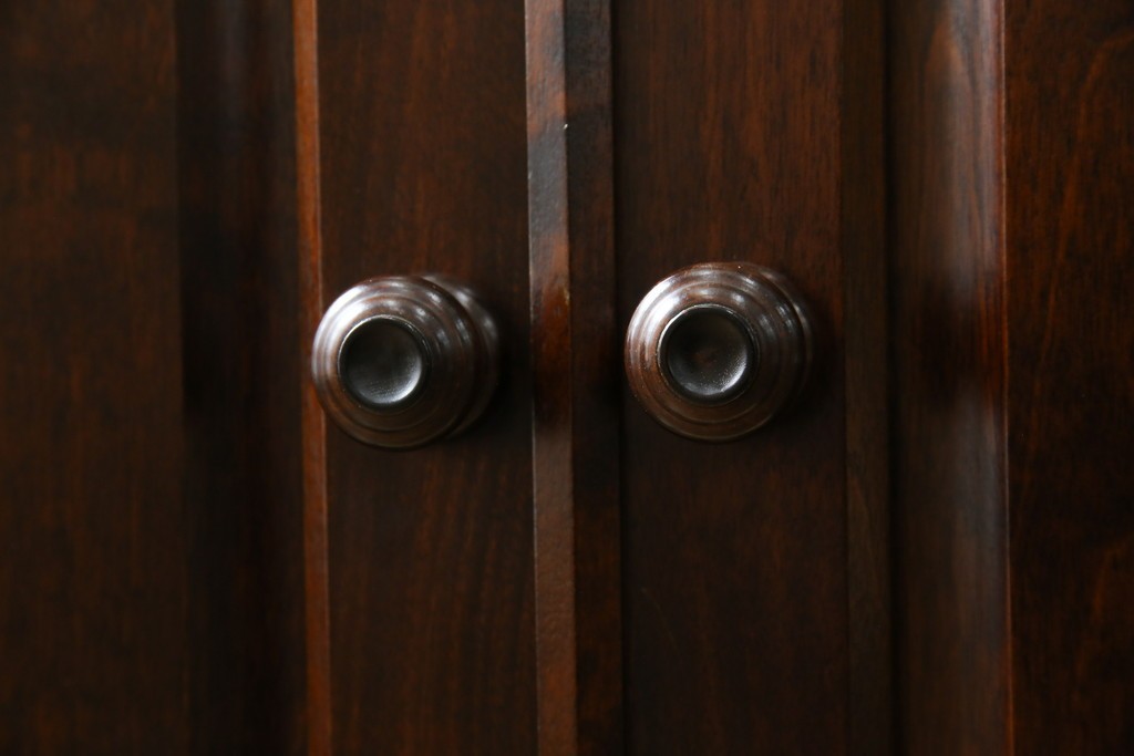 中古　美品　北海道民芸家具　HM160K　洗練されたデザインで空間に上質感をプラスする食器棚　(R-084131)