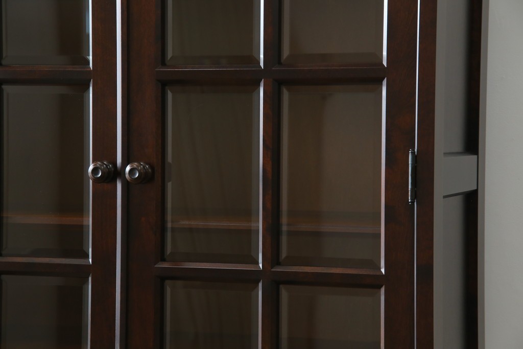 中古　美品　北海道民芸家具　HM160K　洗練されたデザインで空間に上質感をプラスする食器棚　(R-084131)