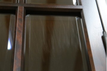 中古　美品　北海道民芸家具　HM160K　洗練されたデザインで空間に上質感をプラスする食器棚　(R-084131)