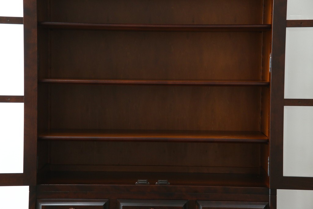 中古　美品　北海道民芸家具　HM160K　洗練されたデザインで空間に上質感をプラスする食器棚　(R-084131)