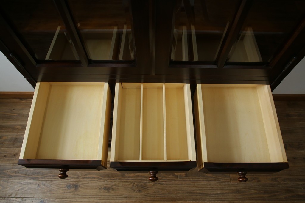 中古　美品　北海道民芸家具　HM160K　洗練されたデザインで空間に上質感をプラスする食器棚　(R-084131)