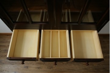 中古　美品　北海道民芸家具　HM160K　洗練されたデザインで空間に上質感をプラスする食器棚　(R-084131)