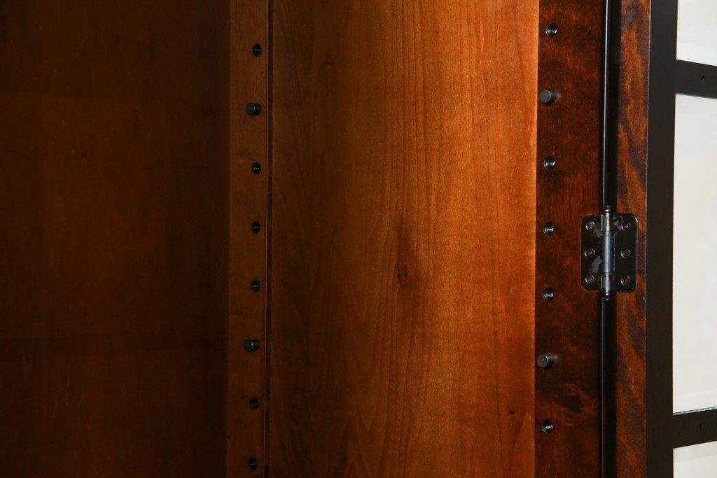 中古　美品　北海道民芸家具　HM160K　洗練されたデザインで空間に上質感をプラスする食器棚　(R-084131)