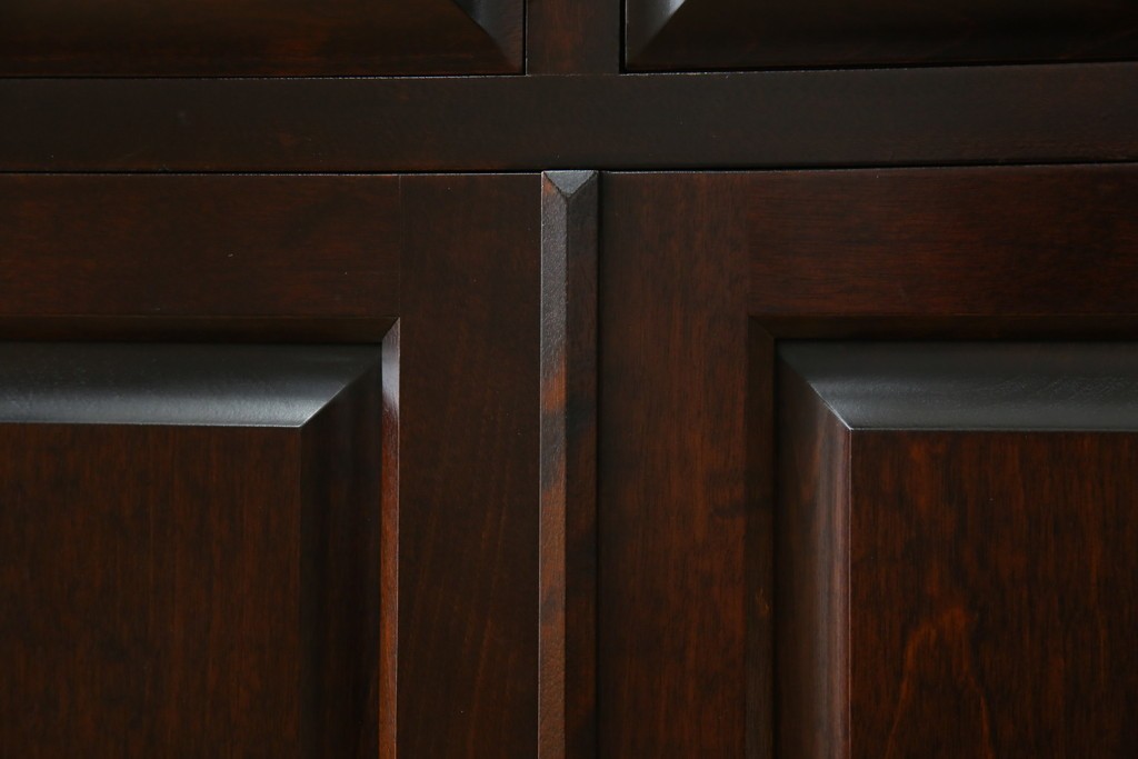 中古　美品　北海道民芸家具　HM160K　洗練されたデザインで空間に上質感をプラスする食器棚　(R-084131)