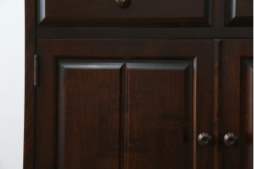 中古　美品　北海道民芸家具　HM160K　洗練されたデザインで空間に上質感をプラスする食器棚　(R-084131)