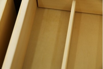 中古　美品　北海道民芸家具　HM160K　洗練されたデザインで空間に上質感をプラスする食器棚　(R-084131)