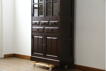 中古　美品　北海道民芸家具　HM160K　洗練されたデザインで空間に上質感をプラスする食器棚　(R-084131)