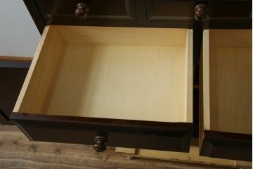 中古　美品　北海道民芸家具　天板リメイク　シックな色合いで落ち着いた空間を演出するサイドキャビネット(サイドボード、収納棚、戸棚)(R-084133)
