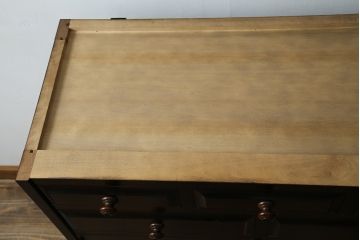 中古　美品　北海道民芸家具　天板リメイク　シックな色合いで落ち着いた空間を演出するサイドキャビネット(サイドボード、収納棚、戸棚)(R-084133)