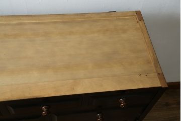 中古　美品　北海道民芸家具　天板リメイク　シックな色合いで落ち着いた空間を演出するサイドキャビネット(サイドボード、収納棚、戸棚)(R-084133)