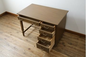 和製ビンテージ　神戸洋家具　オーク材　ノスタルジックな雰囲気漂う片袖机(ワークデスク、オフィスデスク、在宅用、在宅ワーク用、ヴィンテージ)(R-084134)