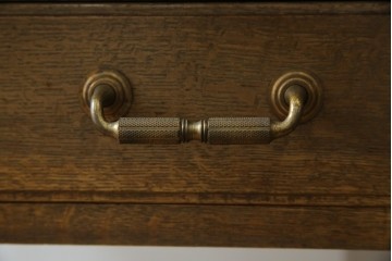 和製ビンテージ　神戸洋家具　オーク材　ノスタルジックな雰囲気漂う片袖机(ワークデスク、オフィスデスク、在宅用、在宅ワーク用、ヴィンテージ)(R-084134)