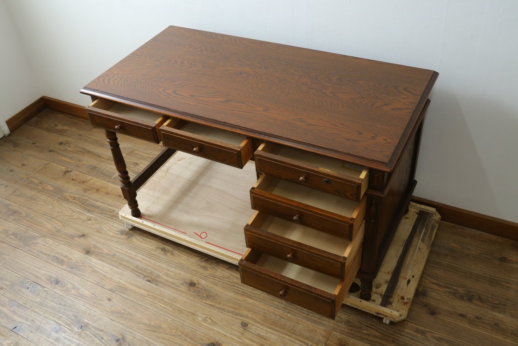 中古　三越家具　カントリーハウス　希少な絶版品!!　ブルージュ　挽き物加工や引手のデザインがおしゃれ!クラシカルな雰囲気を高めるデスク　(R-084135)