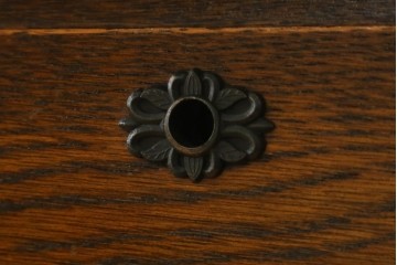 中古　三越家具　カントリーハウス　希少な絶版品!!　ブルージュ　挽き物加工や引手のデザインがおしゃれ!クラシカルな雰囲気を高めるデスク　(R-084135)
