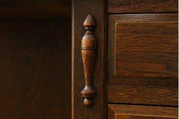 中古　三越家具　カントリーハウス　希少な絶版品!!　ブルージュ　挽き物加工や引手のデザインがおしゃれ!クラシカルな雰囲気を高めるデスク　(R-084135)