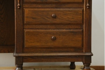 中古　三越家具　カントリーハウス　希少な絶版品!!　ブルージュ　挽き物加工や引手のデザインがおしゃれ!クラシカルな雰囲気を高めるデスク　(R-084135)