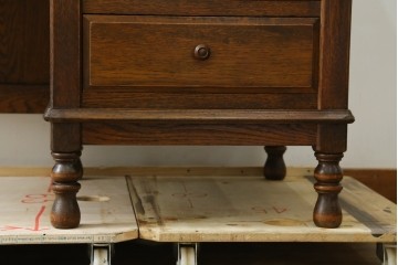 中古　三越家具　カントリーハウス　希少な絶版品!!　ブルージュ　挽き物加工や引手のデザインがおしゃれ!クラシカルな雰囲気を高めるデスク　(R-084135)