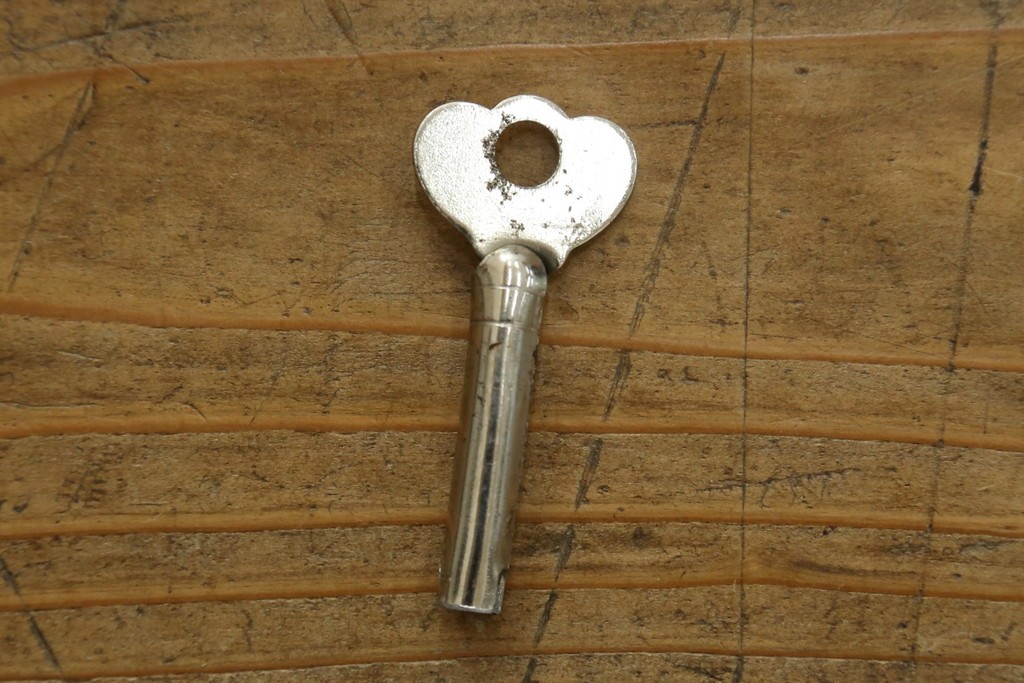 中古　三越家具　カントリーハウス　希少な絶版品!!　ブルージュ　挽き物加工や引手のデザインがおしゃれ!クラシカルな雰囲気を高めるデスク　(R-084135)