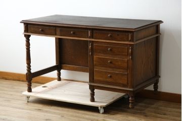 中古　三越家具　カントリーハウス　希少な絶版品!!　ブルージュ　挽き物加工や引手のデザインがおしゃれ!クラシカルな雰囲気を高めるデスク(片袖机、ワークデスク、在宅用、在宅ワーク用)(R-084135)
