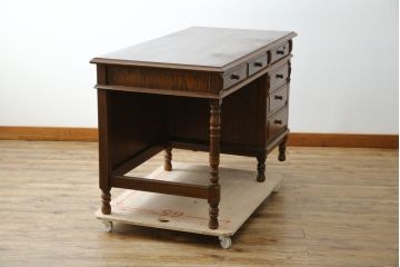中古　三越家具　カントリーハウス　希少な絶版品!!　ブルージュ　挽き物加工や引手のデザインがおしゃれ!クラシカルな雰囲気を高めるデスク(片袖机、ワークデスク、在宅用、在宅ワーク用)(R-084135)