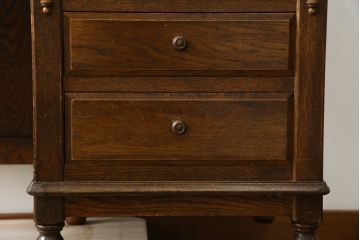 中古　三越家具　カントリーハウス　希少な絶版品!!　ブルージュ　挽き物加工や引手のデザインがおしゃれ!クラシカルな雰囲気を高めるデスク(片袖机、ワークデスク、在宅用、在宅ワーク用)(R-084135)