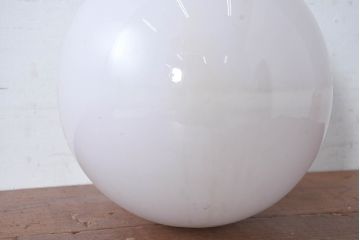 《引っ掛けシーリング式ペンダントライト加工費込み》　和製アンティーク　球体型　レトロな丸いフォルムが可愛らしいガラス製ペンダントライト(吊り下げ照明、天井照明、シェードランプ)(R-084153)