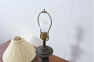 フランスアンティーク　大理石の台座と銅の本体が重厚感を放つ!凝ったデザインでシェードの作りが美しいテーブルスタンド(テーブルランプ、テーブル照明、テーブルライト、デスクライト、デスクスタンド、卓上照明)(R-084154)