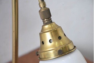ヨーロッパビンテージ　シンプルな美しさで品格を添えるテーブルスタンド　(R-084170)