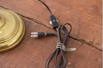 ヨーロッパビンテージ　シンプルな美しさで品格を添えるテーブルスタンド　(R-084170)