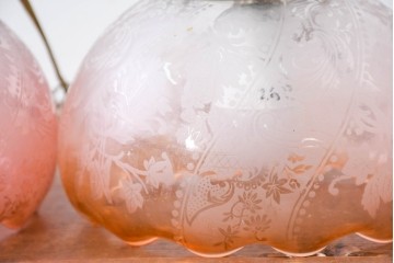 《引っ掛けシーリング式ペンダントライト加工費込み》　ビンテージ照明　可憐なグラデーションで彩るペンダントライト2個セット　(R-084174)