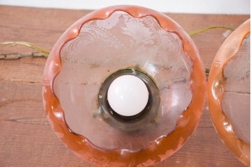 《引っ掛けシーリング式ペンダントライト加工費込み》　ビンテージ照明　可憐なグラデーションで彩るペンダントライト2個セット　(R-084174)