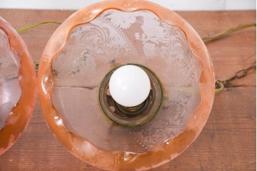 《引っ掛けシーリング式ペンダントライト加工費込み》　ビンテージ照明　可憐なグラデーションで彩るペンダントライト2個セット　(R-084174)