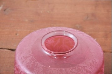 《引っ掛けシーリング式ペンダントライト加工費込み》　アンティーク照明　深いピンクで幻想的に彩るペンダントライト　(R-084175)