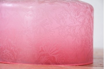 《引っ掛けシーリング式ペンダントライト加工費込み》　アンティーク照明　深いピンクで幻想的に彩るペンダントライト　(R-084175)