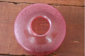 《引っ掛けシーリング式ペンダントライト加工費込み》　アンティーク照明　深いピンクで幻想的に彩るペンダントライト　(R-084175)