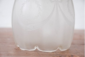 ヨーロッパビンテージ　リボンのガーランド模様が愛らしいペンダントライト　(R-084176)