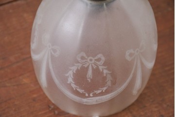 ヨーロッパビンテージ　リボンのガーランド模様が愛らしいペンダントライト　(R-084176)