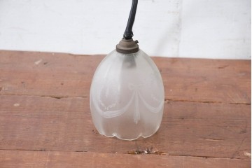 ヨーロッパビンテージ　リボンのガーランド模様が愛らしいペンダントライト　(R-084176)