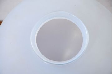 《引っ掛けシーリング式ペンダントライト加工費込み》　和製アンティーク　珍品　オパールガラス　先が細く丸みのあるフォルムがしずくのようにも見える変形オーバル型のペンダントライト(吊り下げ照明、天井照明、シェード、電笠、照明カバー、洋梨型)(R-084178)