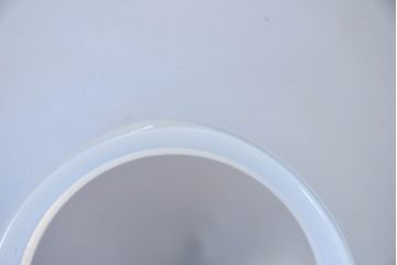 《引っ掛けシーリング式ペンダントライト加工費込み》　和製アンティーク　珍品　オパールガラス　先が細く丸みのあるフォルムがしずくのようにも見える変形オーバル型のペンダントライト(吊り下げ照明、天井照明、シェード、電笠、照明カバー、洋梨型)(R-084178)