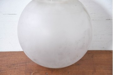 《引っ掛けシーリング式ペンダントライト加工費込み》　和製アンティーク　球体型　温もりを感じる丸いすりガラスのペンダントライト　(R-084180)