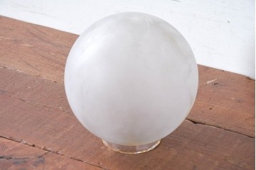 《引っ掛けシーリング式ペンダントライト加工費込み》　和製アンティーク　球体型　温もりを感じる丸いすりガラスのペンダントライト　(R-084180)