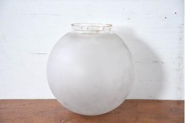 《引っ掛けシーリング式ペンダントライト加工費込み》　和製アンティーク　球体型　温もりを感じる丸いすりガラスのペンダントライト　(R-084180)