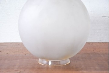 《引っ掛けシーリング式ペンダントライト加工費込み》　和製アンティーク　球体型　温もりを感じる丸いすりガラスのペンダントライト　(R-084180)