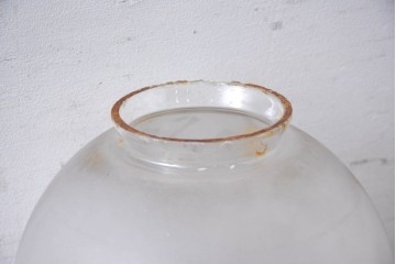 《引っ掛けシーリング式ペンダントライト加工費込み》　和製アンティーク　球体型　温もりを感じる丸いすりガラスのペンダントライト　(R-084180)