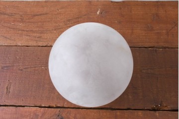 《引っ掛けシーリング式ペンダントライト加工費込み》　和製アンティーク　球体型　温もりを感じる丸いすりガラスのペンダントライト　(R-084180)