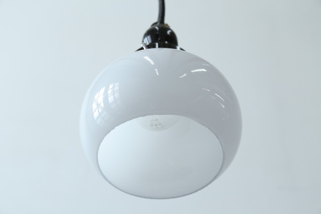 和製アンティーク　ぽってり丸みを帯びた乳白ガラスが可愛らしいペンダントライト　(R-084181)
