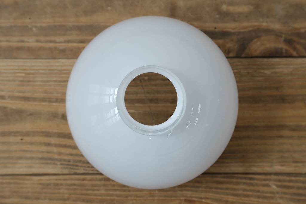 和製アンティーク　ぽってり丸みを帯びた乳白ガラスが可愛らしいペンダントライト　(R-084181)