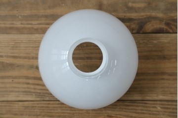 和製アンティーク　ぽってり丸みを帯びた乳白ガラスが可愛らしいペンダントライト　(R-084181)