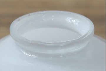 和製アンティーク　ぽってり丸みを帯びた乳白ガラスが可愛らしいペンダントライト　(R-084181)